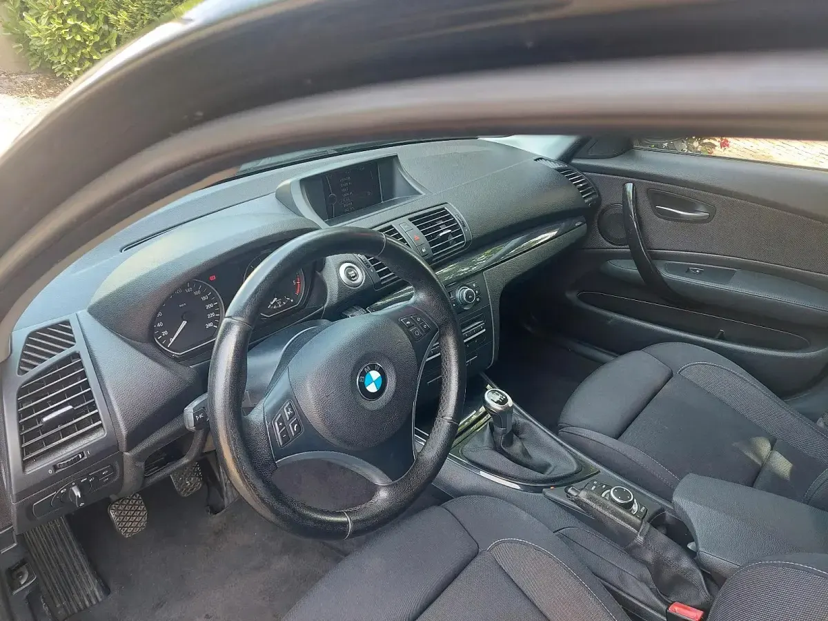 Gebraucht BMW 118 143 PS (105 kW) 2010 Schwarz Kleinwagen