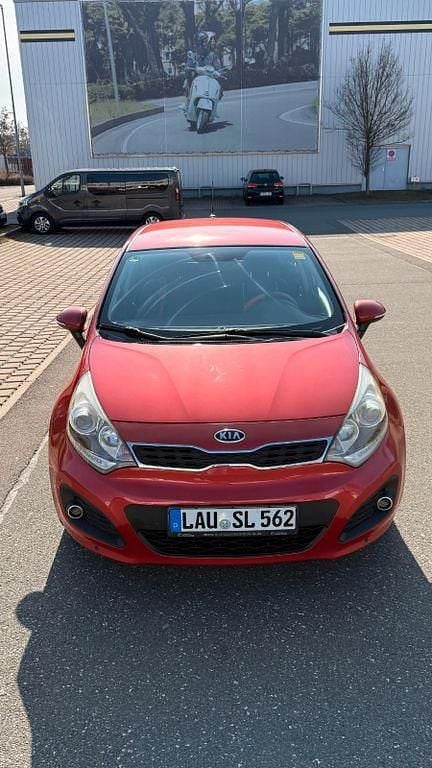 Gebraucht Kia Rio Spirit 109 PS (80 kW) 2011 Rot Limousine