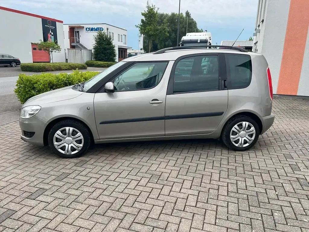 Gebraucht Skoda Roomster Plus Edition 105 PS (77 kW) 2010 Beige Van / Kleinbus