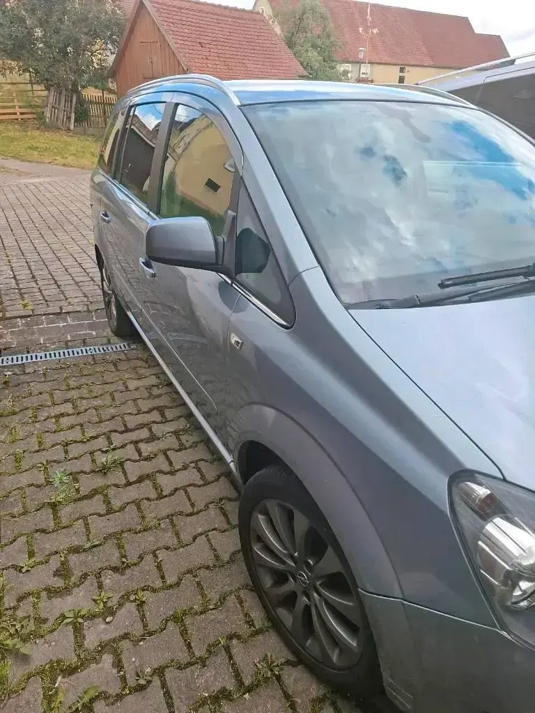 Gebraucht Opel Zafira Eco 125 PS (91 kW) 2011 Silber Van / Kleinbus