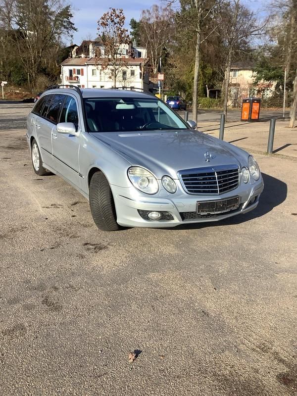 Silber Gebraucht 2009 Mercedes E220 Kombi | 5.800 € (Guter Preis) - Bild 1/4