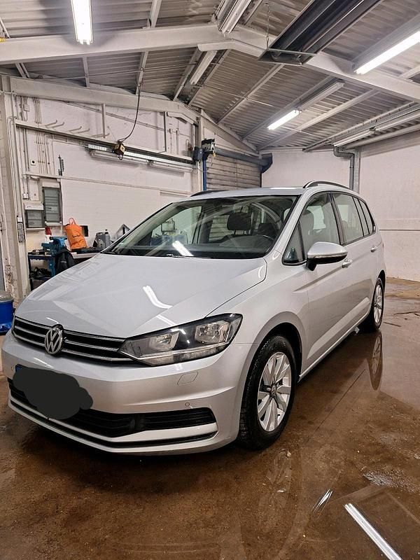 Silber Gebraucht 2017 VW Touran Van / Kleinbus | 15.500 € (Fairer Preis) - Bild 1/4