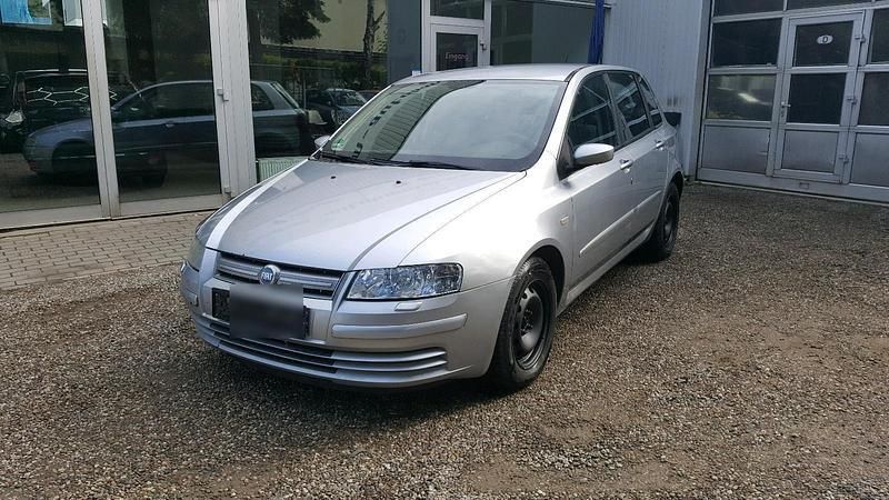 Grau Gebraucht 2006 Fiat Stilo Kleinwagen | 490 € (Guter Preis) - Bild 1/4