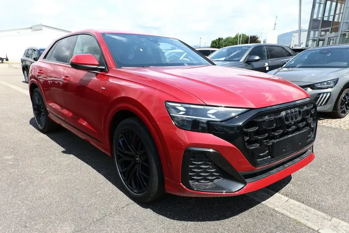 Neu Audi Q8 Design 286 PS (210 kW) 2026 Chilirot metallic SUV
