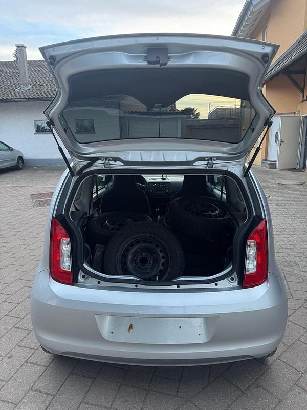 Używany Skoda Citigo 60 KM (44 kW) 2012 Srebrny Hatchback