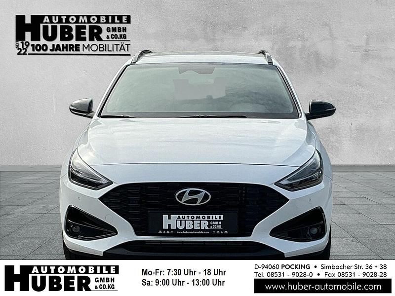 Weiß Neu 2025 Hyundai i30 Advantage Limousine | 28.990 € (Fairer Preis) - Bild 1/4