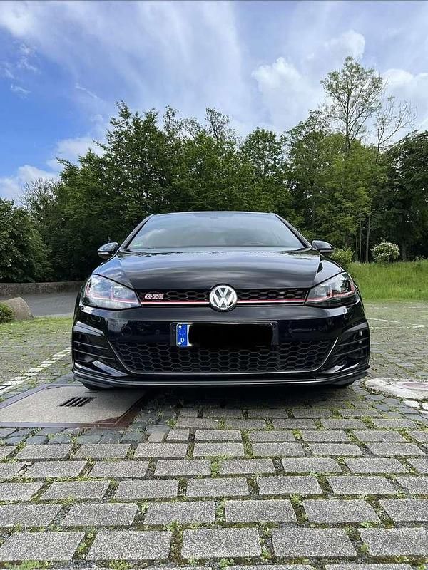 Schwarz Gebraucht 2019 VW Golf VII GTI Kleinwagen | 19.900 € (Guter Preis) - Bild 1/4