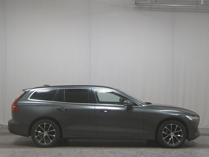 Pine grey / metallic Gebraucht 2022 Volvo V60 Core Kombi | 25.980 € (Superpreis) - Bild 1/4