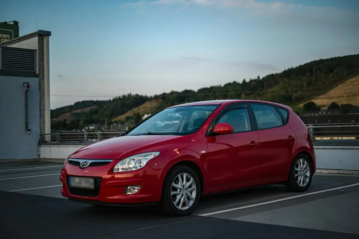 Gebraucht Hyundai i30 109 PS (80 kW) 2008 Rot Kleinwagen