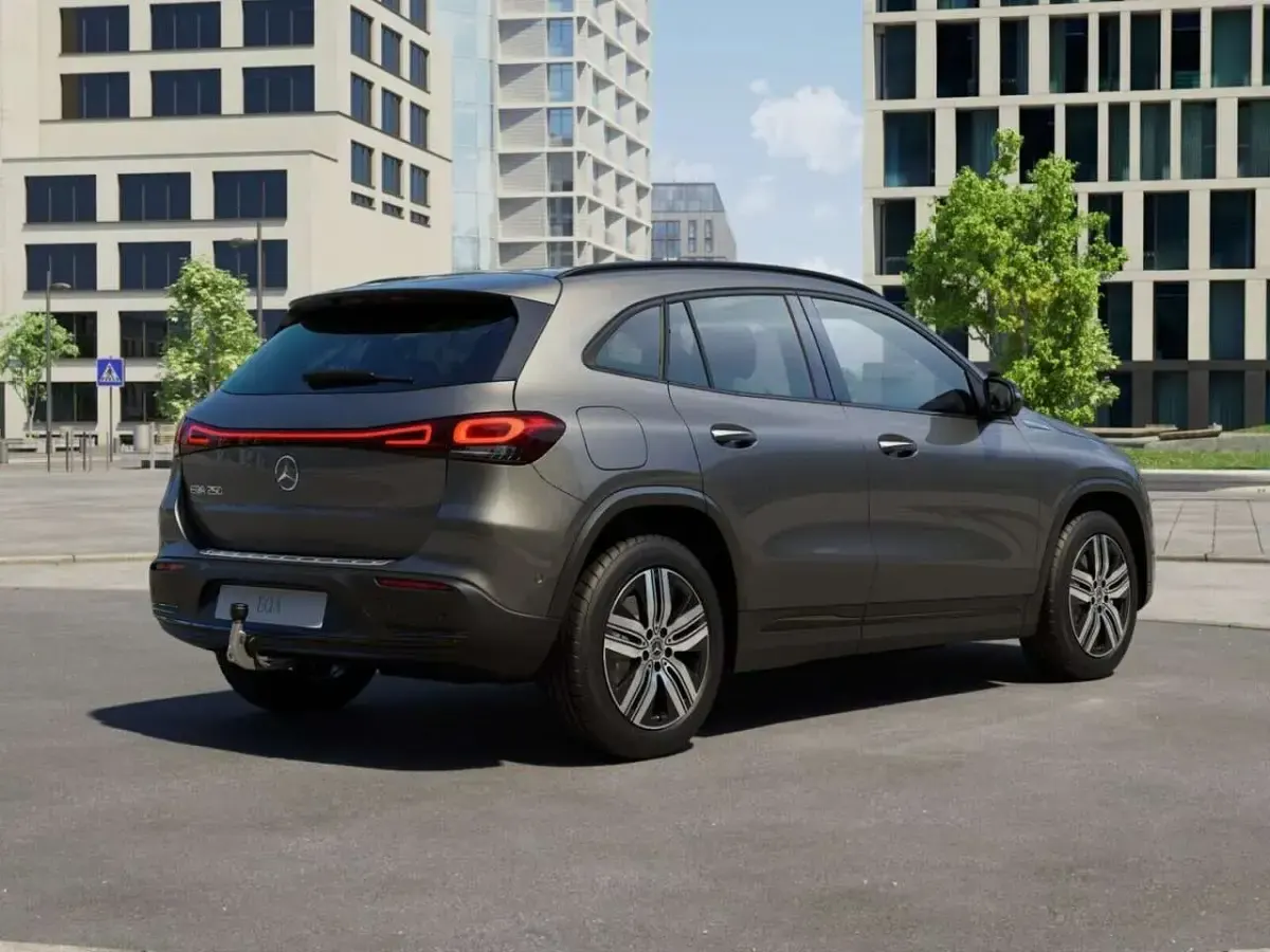 Używany Mercedes EQA250 Night 139 kW (190 KM) 2022 Szary SUV