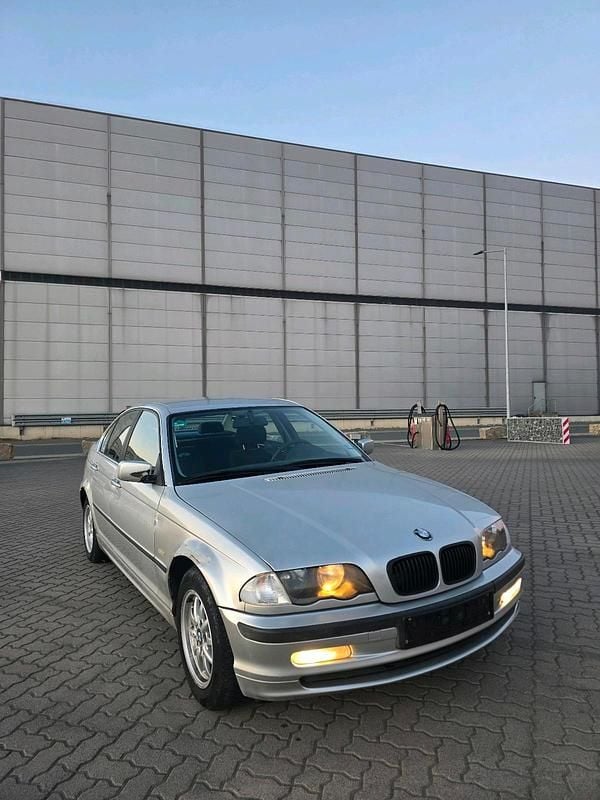 Gebraucht BMW 320 150 PS (110 kW) 2000 Silber Limousine