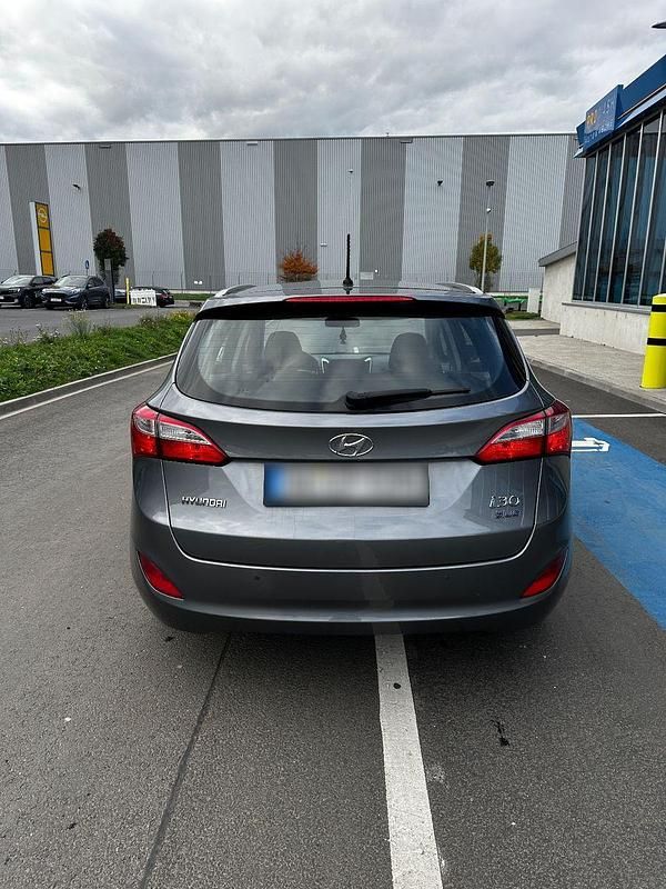 Gebraucht Hyundai i30 Trend 110 PS (80 kW) 2014 Grau Kombi