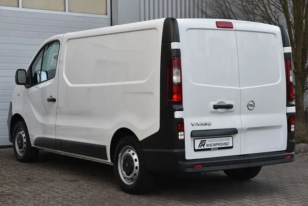 Gebraucht Opel Vivaro 120 PS (88 kW) 2018 Weiß Van / Kleinbus