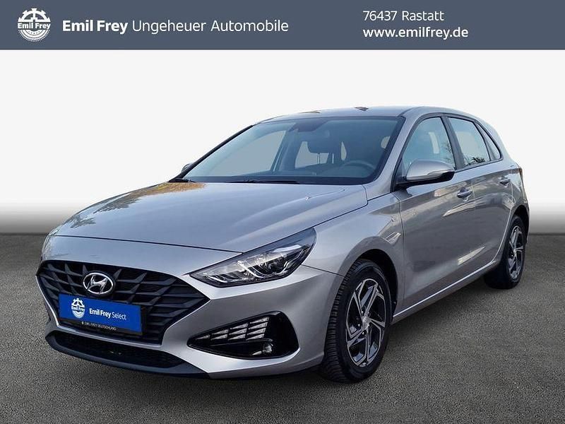 Shimmering silver Gebraucht 2023 Hyundai i30 Select Limousine | 16.860 € (Guter Preis) - Bild 1/3