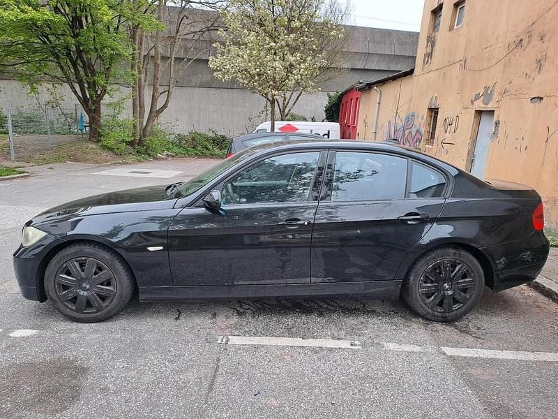 Używany BMW 320 150 KM (110 kW) 2007 Czarny Sedan/Limuzyna