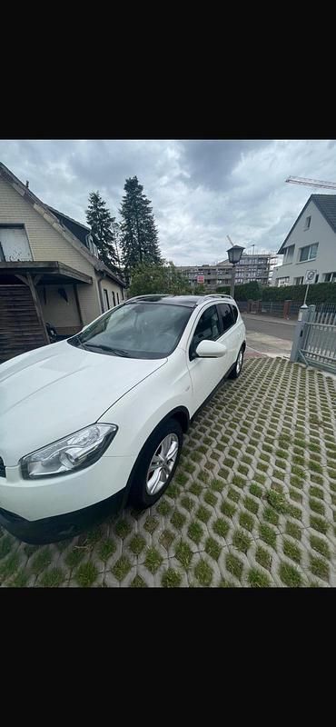Weiß Gebraucht 2014 Nissan Qashqai +2 SUV | 6.500 € - Bild 1/4