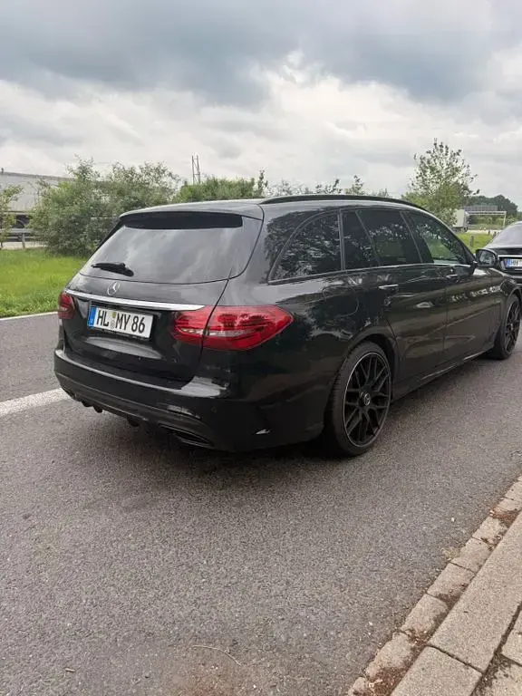 Gebraucht Mercedes C200 AMG 184 PS (135 kW) 2020 Schwarz Limousine