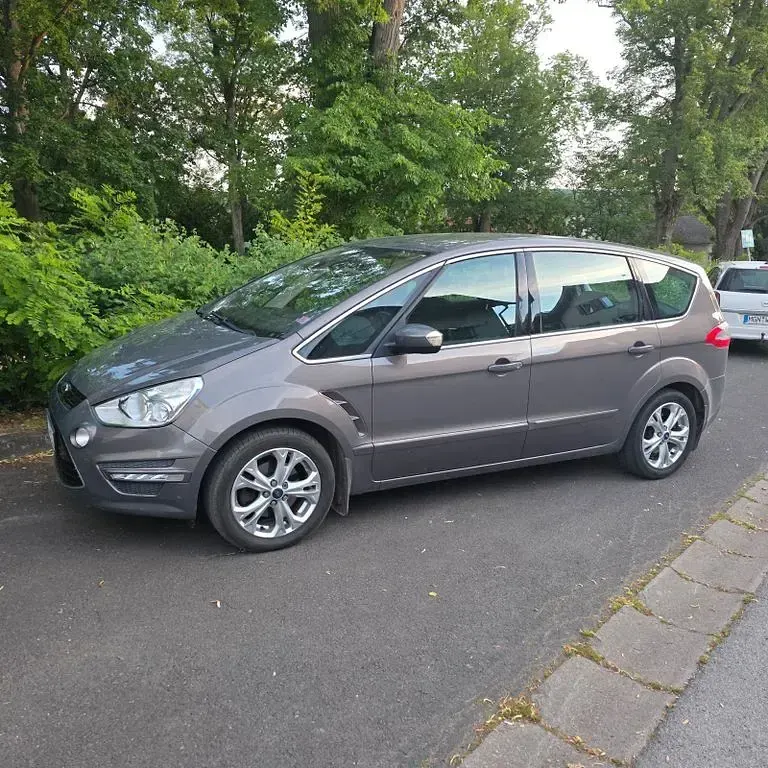 Gebraucht Ford S-MAX Titanium 116 PS (85 kW) 2012 Braun Van / Kleinbus