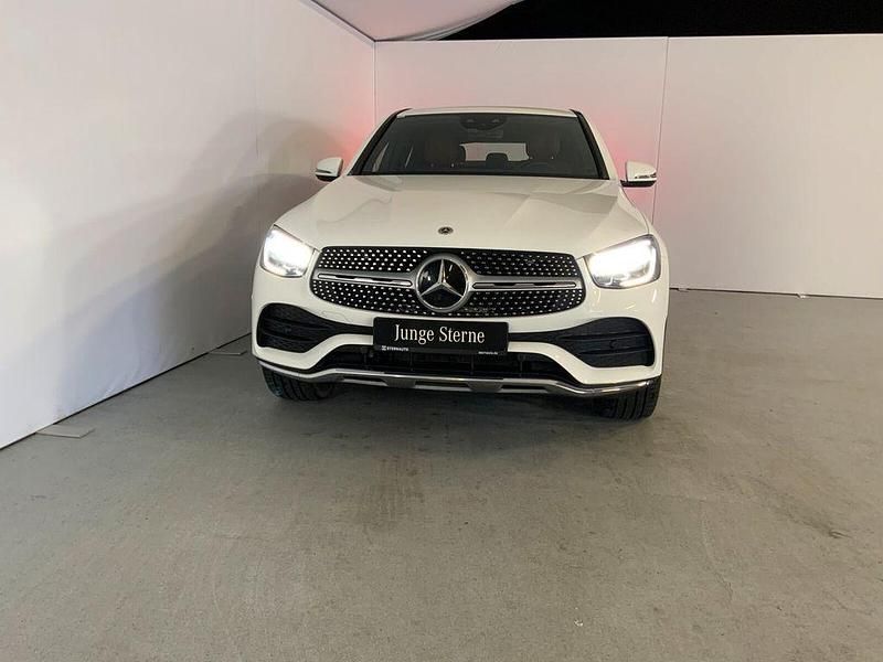 Gebraucht Mercedes GLC300e AMG line 320 PS (235 kW) 2020 Unilack polarweiß Coupé