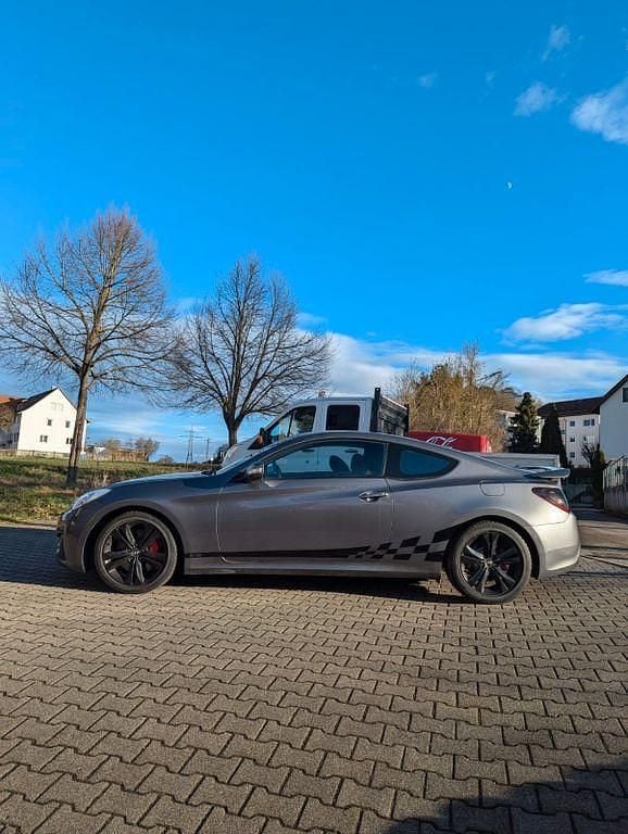 Grau Gebraucht 2011 Hyundai Genesis Coupé | 12.000 € (Fairer Preis) - Bild 1/4