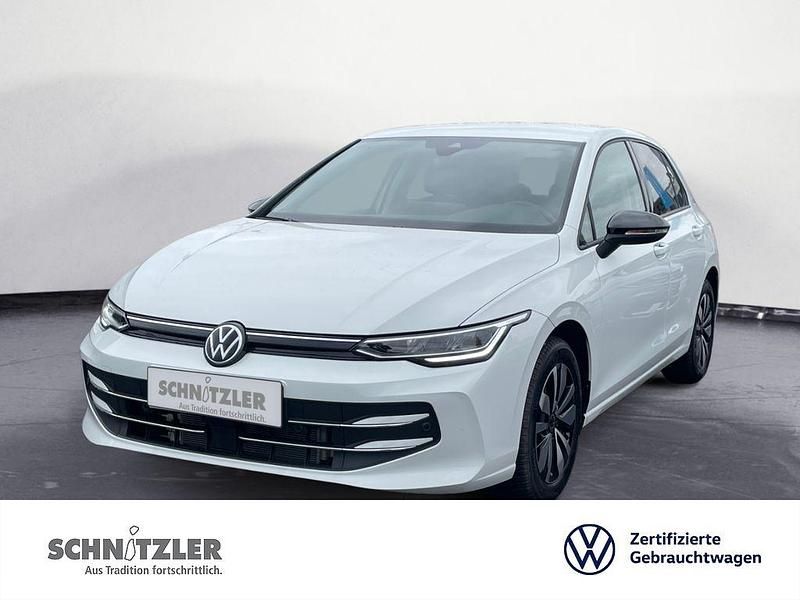 Weiß Gebraucht 2025 VW Golf VIII Goal Limousine | 30.450 € (Guter Preis) - Bild 1/4