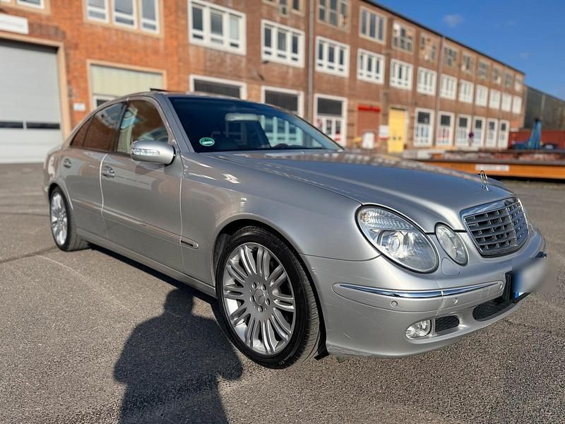 Gebraucht Mercedes E270 163 PS (119 kW) 2002 Silber Limousine
