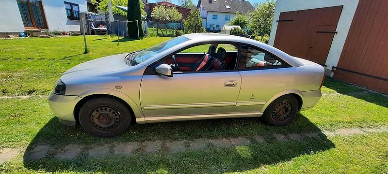 Second-hand Opel Astra 125 CP (91 kW) 2003 Argintiu Coupe