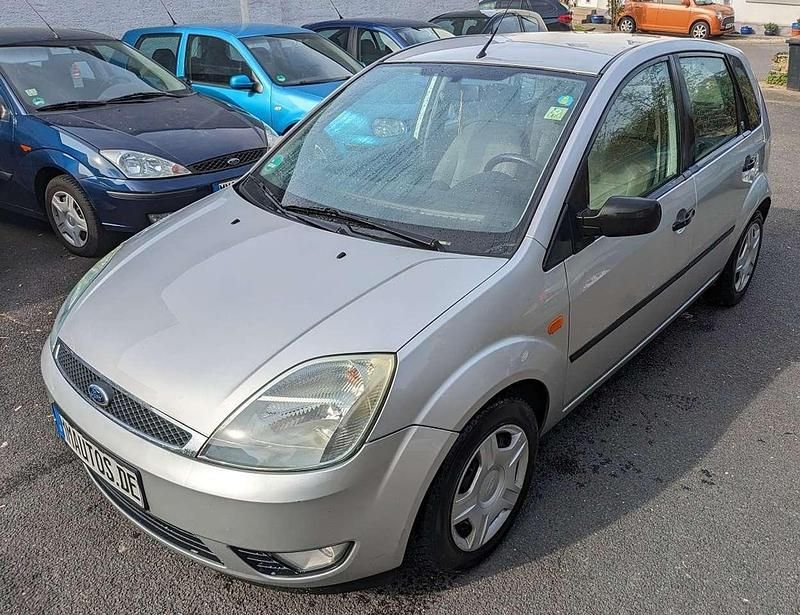 Gebraucht Ford Fiesta Ghia 69 PS (50 kW) 2002 Silber Limousine