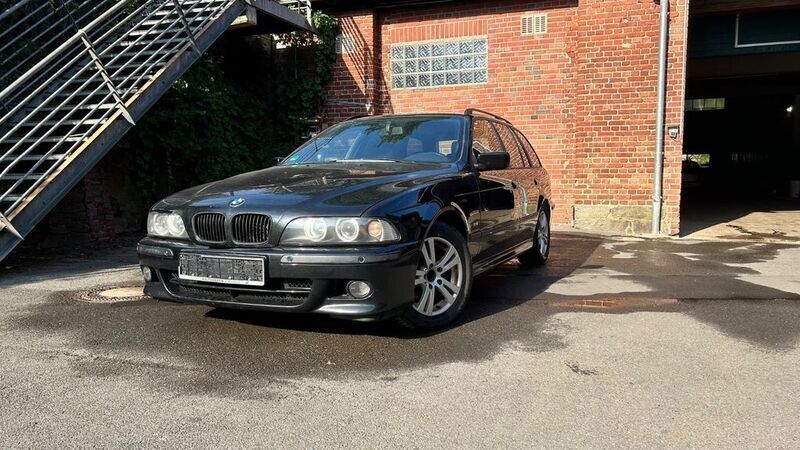 Schwarz Gebraucht 2003 BMW 525 Basis Kombi | 1.900 € (Fairer Preis) - Bild 1/4
