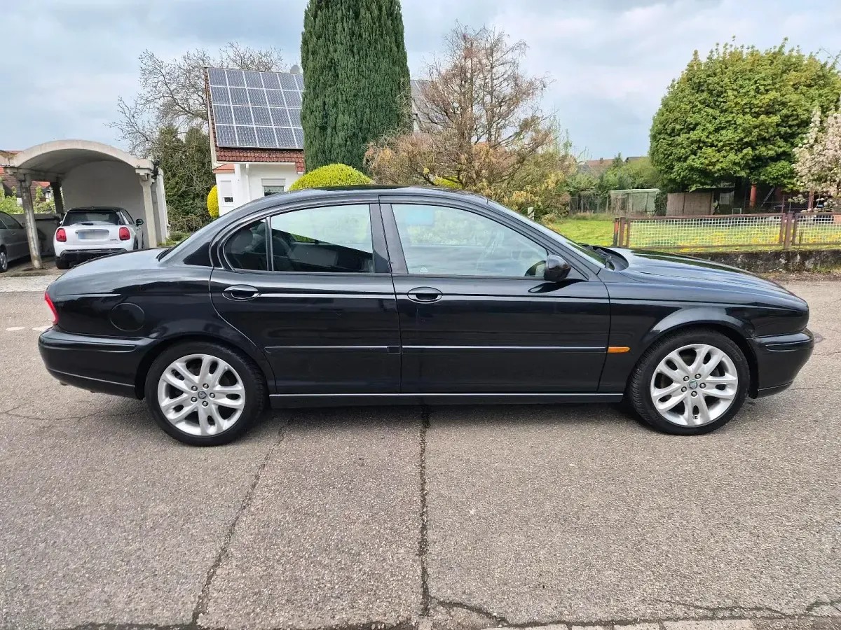 Second-hand Jaguar X-type 196 CP (144 kW) 2002 Negru Berlinǎ