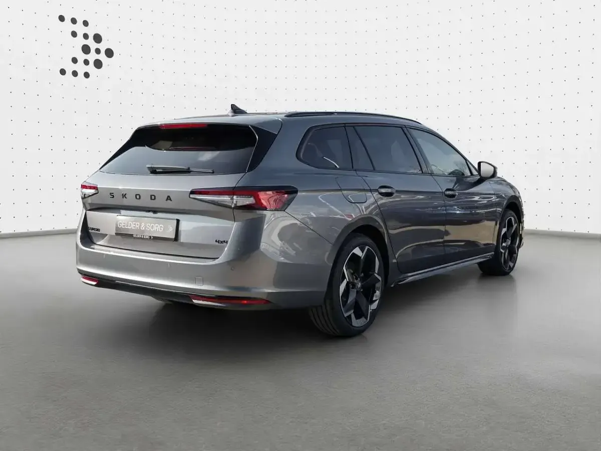 Neu Skoda Superb SportLine 193 PS (141 kW) 2026 Graphitegrau metallic Kombi