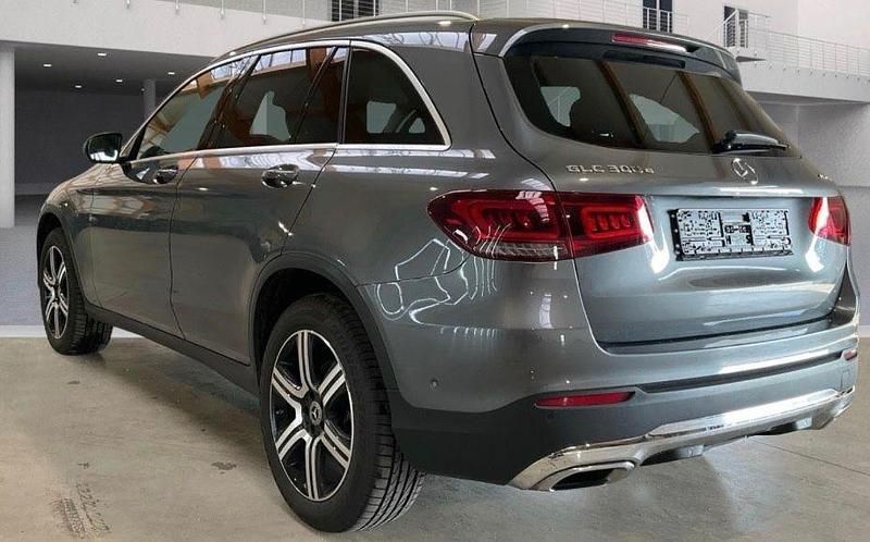 Gebraucht Mercedes GLC300e 320 PS (235 kW) 2020 Grau SUV