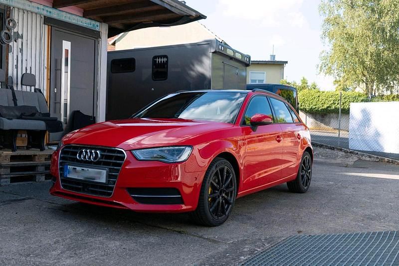 Rot Gebraucht 2015 Audi A3 Sportback S-Line Limousine | 8.500 € (Etwas zu teuer) - Bild 1/4