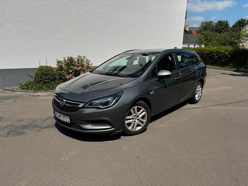 Grau Gebraucht 2017 Opel Astra Edition Kombi | 4.500 € (Fairer Preis) - Bild 1/4