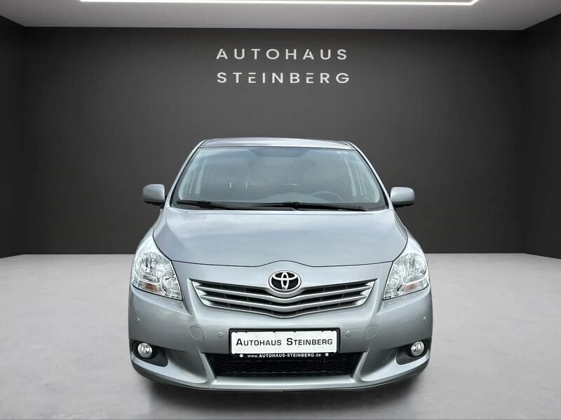 Gebraucht Toyota Verso Edition 147 PS (108 kW) 2011 Grau Van / Kleinbus