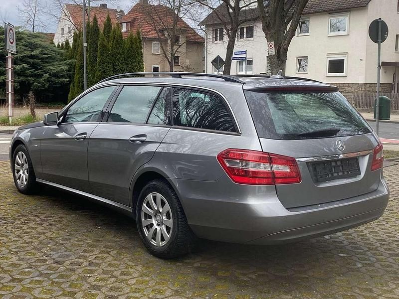 Gebraucht Mercedes E200 136 PS (100 kW) 2012 Palladiumsilber  metalliclack Kombi