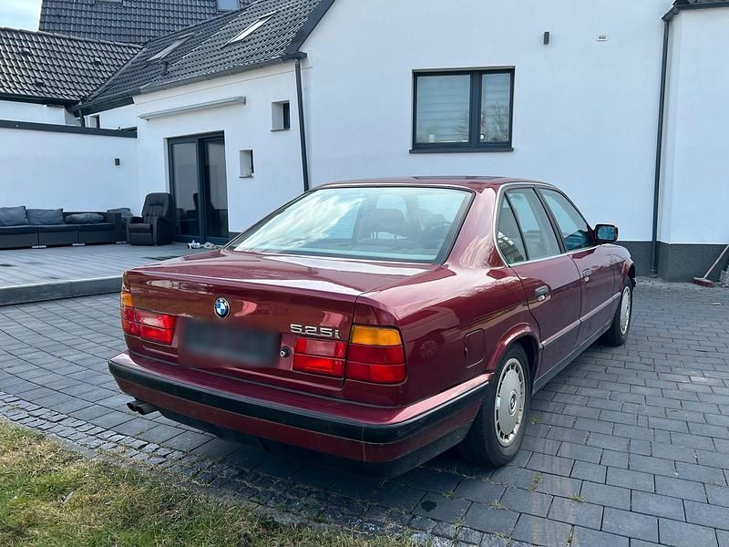 Gebraucht BMW 525 170 PS (125 kW) 1989 Rot Limousine