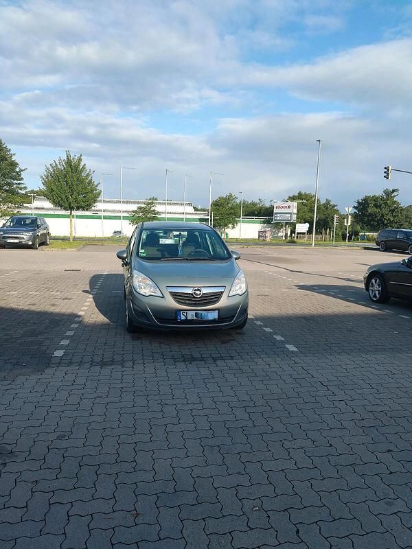 Braun Gebraucht 2013 Opel Meriva Van / Kleinbus | 2.500 € (Guter Preis) - Bild 1/4