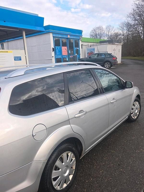 Gebraucht Ford Focus 100 PS (73 kW) 2008 Grau Kombi