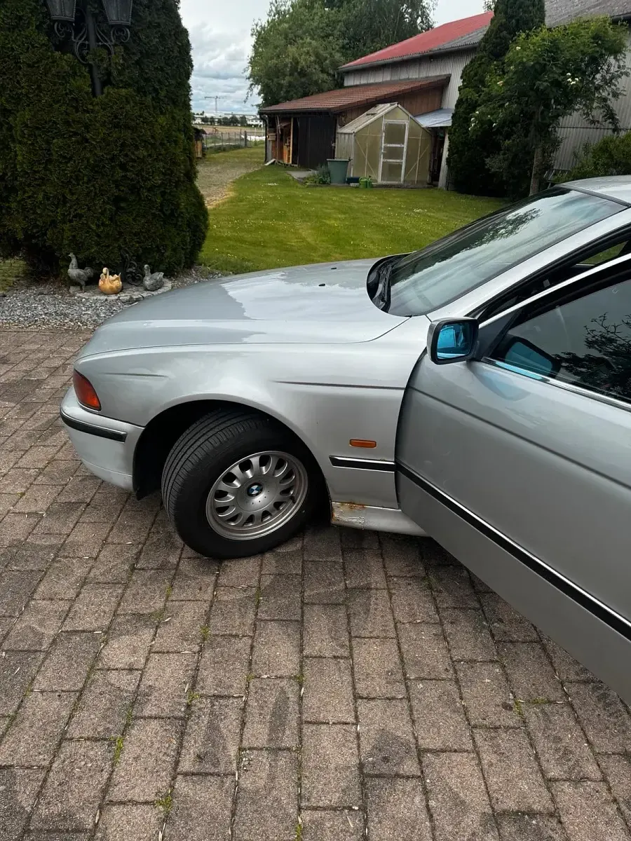 Gebraucht BMW 523 170 PS (125 kW) 1999 Silber Limousine