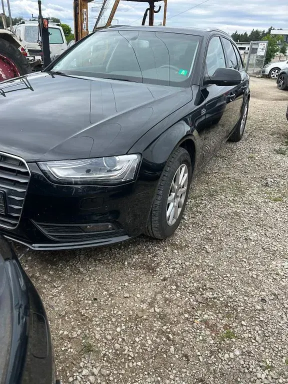 Gebraucht Audi A4 Attraction 150 PS (110 kW) 2014 Schwarz Kombi