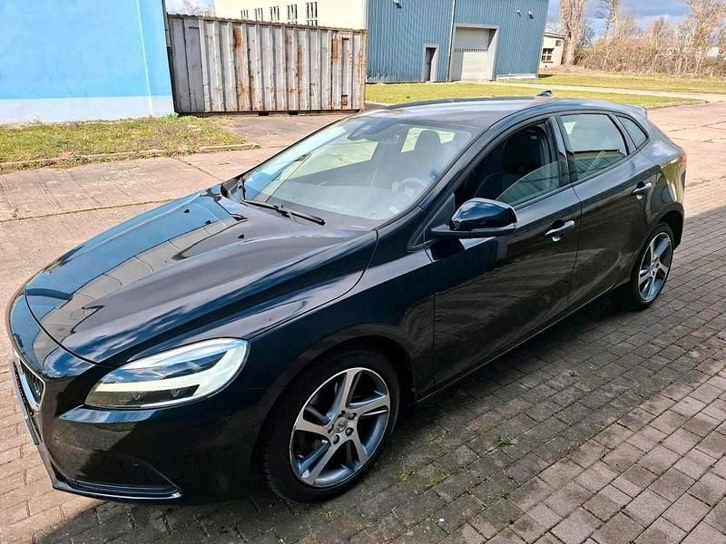Gebraucht Volvo V40 152 PS (111 kW) 2018 Schwarz Kombi