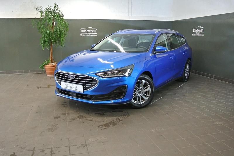 Gebraucht Ford Focus Titanium 125 PS (91 kW) 2023 Blau Kombi