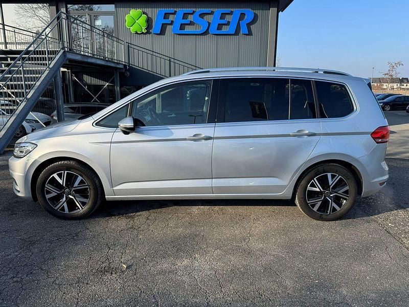 Gebraucht VW Touran Highline 150 PS (110 kW) 2022 Reflexsilber Van / Kleinbus