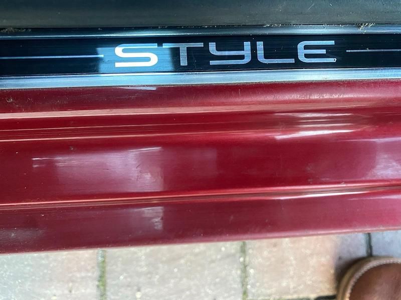 Gebraucht VW Touran 140 PS (102 kW) 2012 Rot Van / Kleinbus