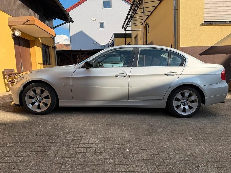 Gebraucht BMW 330 258 PS (189 kW) 2006 Silber Limousine