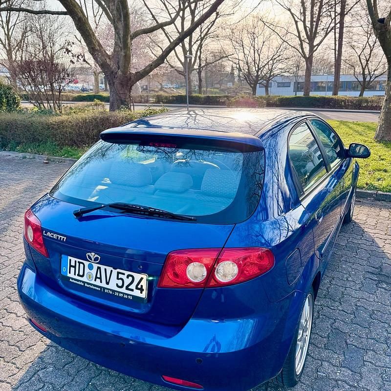 Gebraucht Chevrolet Lacetti 122 PS (89 kW) 2004 Blau Kleinwagen