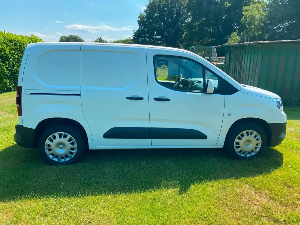 Gebraucht Opel Combo 102 PS (75 kW) 2018 Weiß Van / Kleinbus