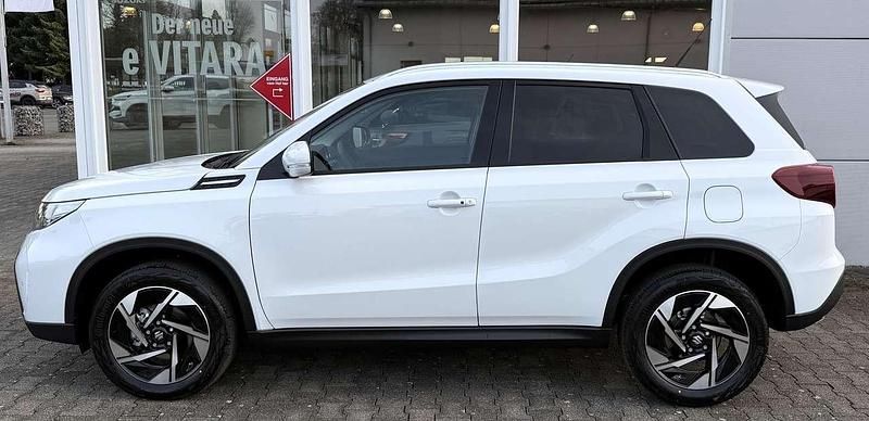 Neu Suzuki Vitara Comfort+ 110 PS (80 kW) 2026 Cool white pearl metallic SUV