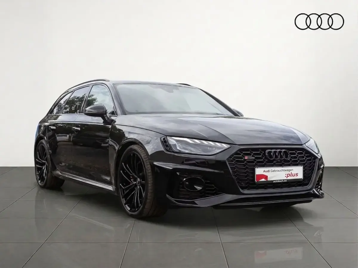 Gebraucht Audi RS4 Comfort 450 PS (330 kW) 2024 Mythosschwarz metallic Kombi